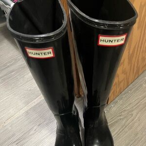 Women’s size 9 tall black glossy rain boots